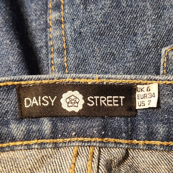 Daisy Street Floral Embroidered Denim Skirt Size 2 Embroidery Flowers - Picture 6 of 8